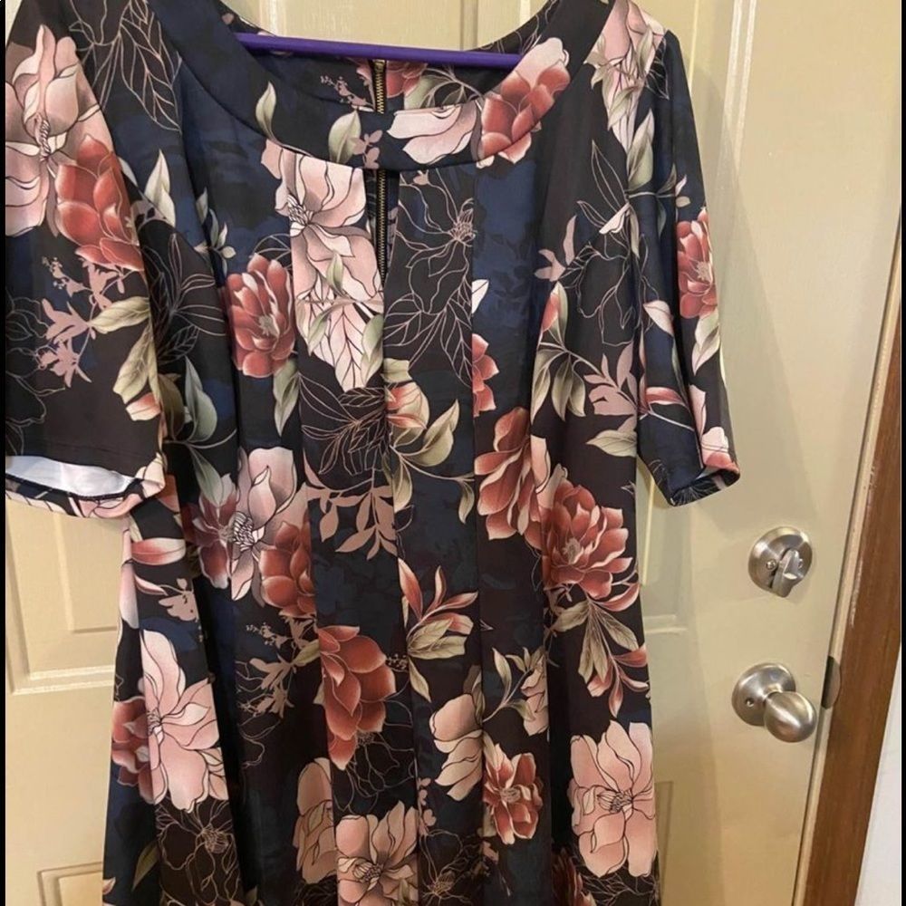 Ladies Roz and Ali size 16 floral kneelength dress Lil peep hole